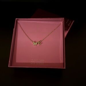 NWT E Dainty Necklace in Gold